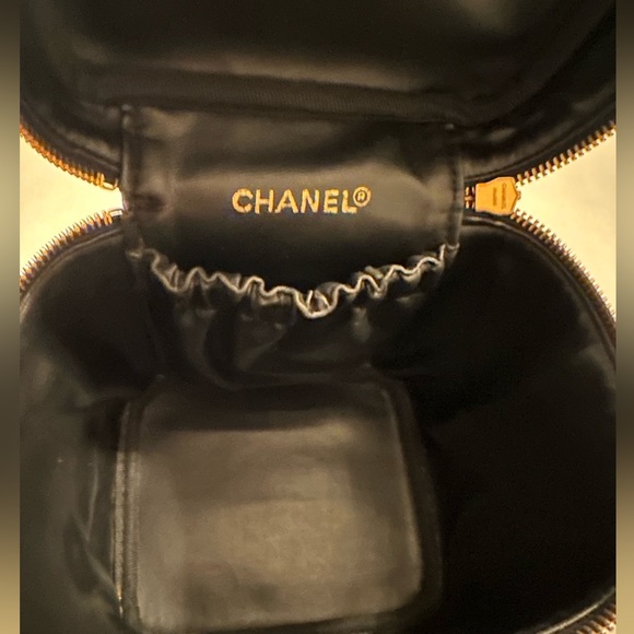 AUTH Black Chanel Leather Vanity Bag - Picture 8 of 9